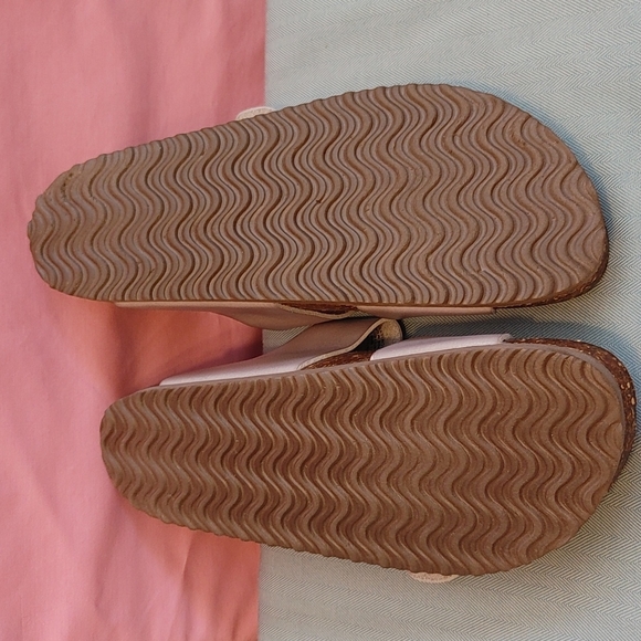 ⚫Time and Tru Sandals - Picture 6 of 10